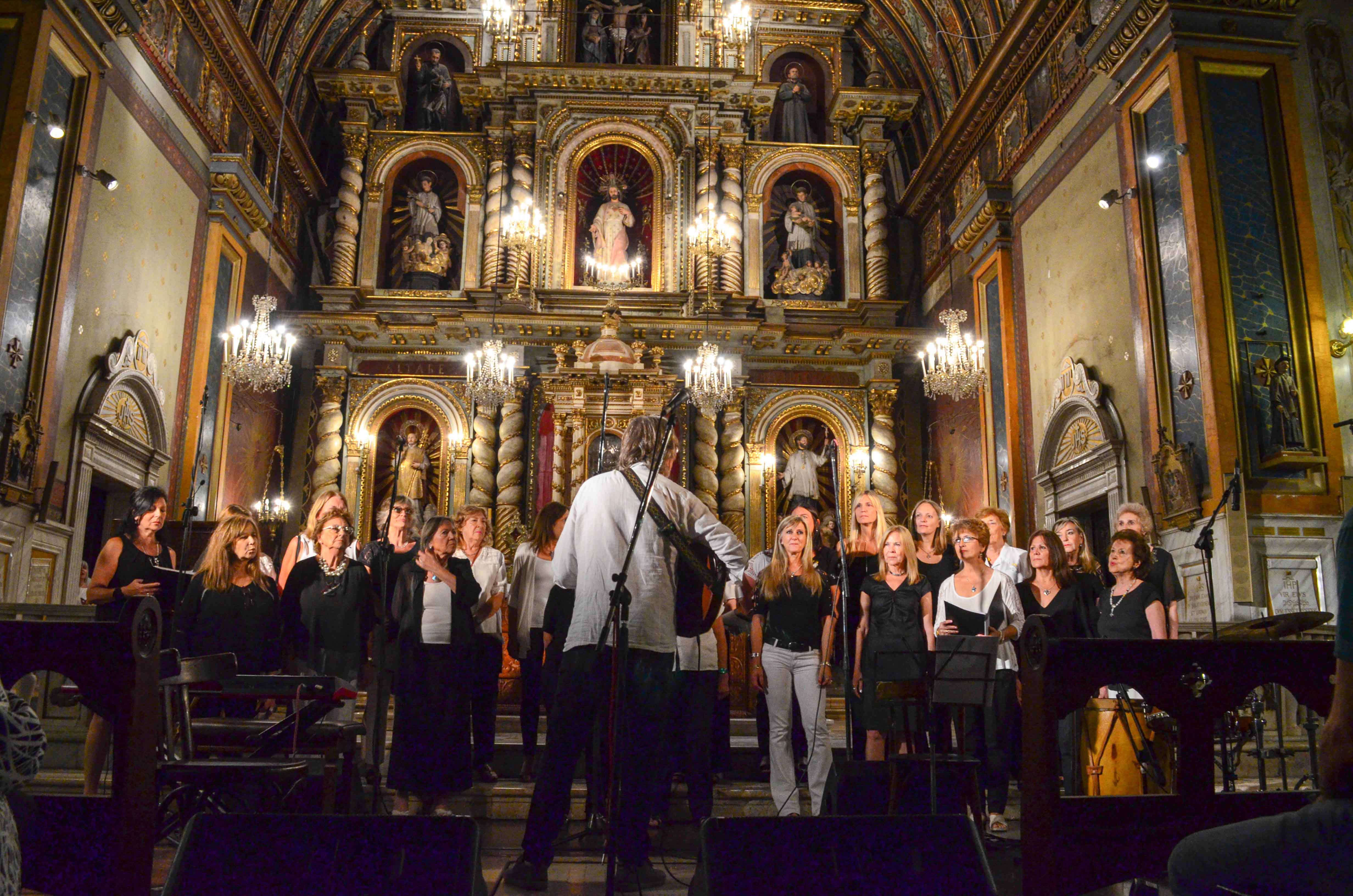 El coro de la UBP se lució en la Misa Criolla